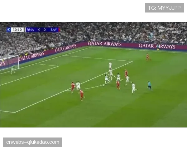 特写：诺伊尔两次神扑后怒吼，激励后防线顶住皇马猛攻